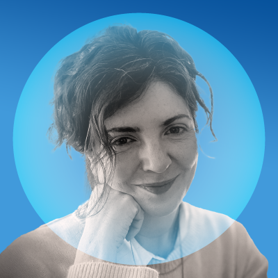 Headshot of Hannah Crowe